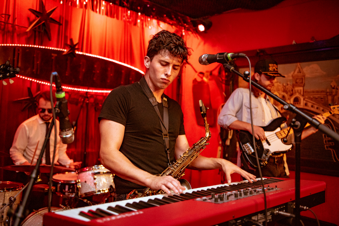 NIK PARR AND THE SELFLESS LOVERS NIK PARR AND THE SELFLESS LOVERS